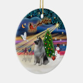 Kerstmagie - Keeshond Keramisch Ornament (Rechts)