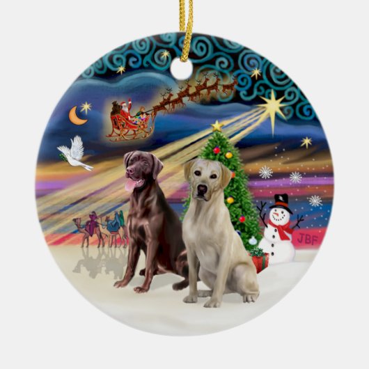 Kerstmagie - Labradors (Choc-Geel) Keramisch Ornament (Voorkant)