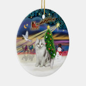 Kerstmagie -Ragamuffin grijs-witte kat- Keramisch Ornament (Rechts)