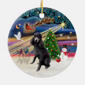 Kerstmagie - Standaard zwarte poedel Keramisch Ornament (Achterkant)