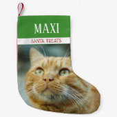 Kerstman behandelt kat foto gepersonaliseerd kleine kerstsok (Voorkant)