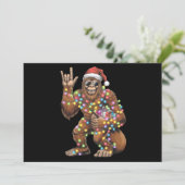 Kerstman Bigfoot Kerstverlichting Rock Grappig Feestdagenkaart (Staand voorkant)