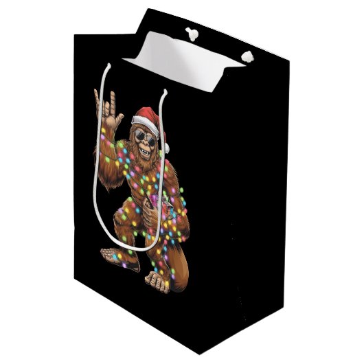 Kerstman Bigfoot Kerstverlichting Rock Grappig Medium Cadeauzakje (Voorkant Gekanteld)