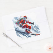 Kerstman blij skiën op een besneeuwde berg vierkante sticker (Envelop)
