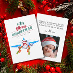Kerstman crasht in vliegtuig, foto, grappige kerst feestdagenkaart<br><div class="desc">Santa crasht in Vliegtuig, Foto, Grappige Vrolijke Kerstvakantie Kaart. Het ontwerp toont een afbeelding van een groot vliegtuig waarin de Kerstman in het vliegtuig crasht en vasthoudt aan de cadeaus om ze niet te verliezen. De begroeting 'Vrolijk Kerstfeest en Gelukkig Nieuwjaar' staat boven hen. De achterkant van de kaart heeft...</div>
