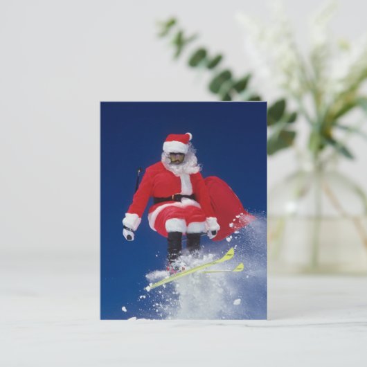 Kerstman die op skis van een kroonlijst de feestdagenkaart (Staand voorkant)