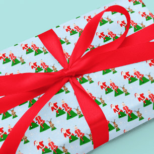 Kerstman die yoga probeert te doen met mevrouw Cla Cadeaupapier