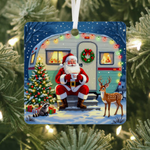Kerstman drinkt warme chocolademelk buiten zijn RV Metalen Ornament