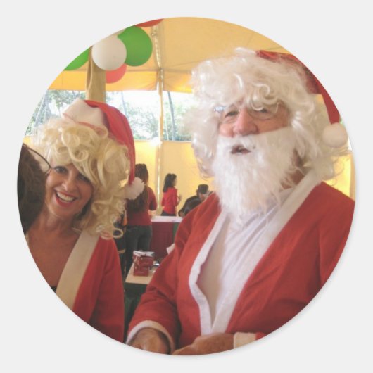 Kerstman en mevrouw Claus Kerstviering - Feestelij Ronde Sticker (Voorkant)