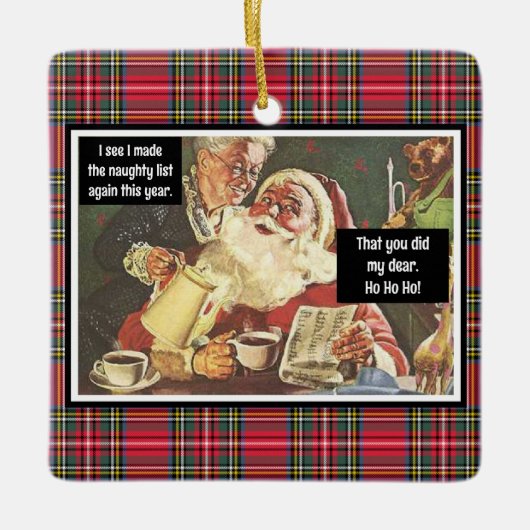 Kerstman en mevrouw Claus Ondeugend  Grappig Plaid Keramisch Ornament (Voorkant)