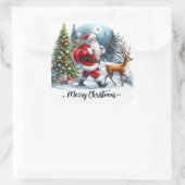 Kerstman en rendier in het besneeuwde bos vierkante sticker (Tas)