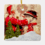 kerstman en Snowman kerstversiering Keramisch Ornament<br><div class="desc">Decoreer je kerstboom met dit mooie  ornament. Dit ornament is voorzien van een  kerstman,  een sneeuwpop en een sneeuwbedekking met evergroene bomen. Een ornament als dit zou een goed doordacht cadeau zijn,  omdat er een vakantiegroet op de achtergrond is.</div>