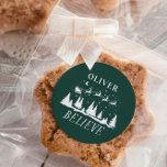 Kerstman geloof Kerstmis traditionele groene foto Ronde Sticker<br><div class="desc">Kerstman geloof kerst traditionele moderne vakantie groen en wit foto gunst sticker cadeau ontwerp.</div>