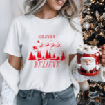 Kerstman gelooft traditionele familie rood t-shirt<br><div class="desc">Kerstman geloven traditionele moderne vakantie elegante rode en witte bijpassende familie decor voorkeur t-shirt cadeau ontwerp.</div>