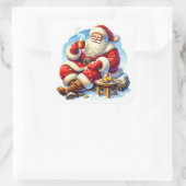 Kerstman geniet van koekjes en warme Drink Vierkante Sticker (Tas)
