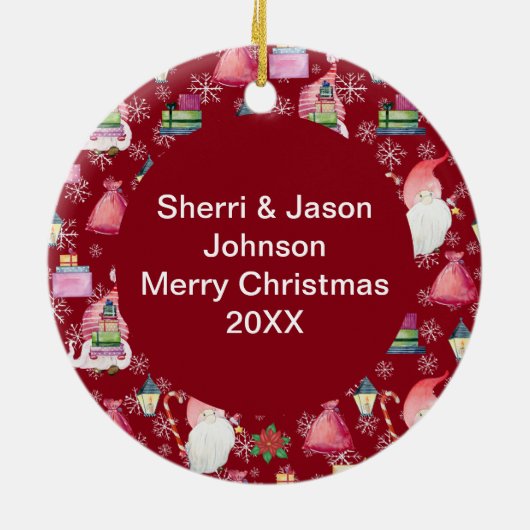 Kerstman Gnoom & Rode Patroon Naam & Datum Keramisch Ornament (Achterkant)