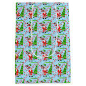 Kerstman golft bij kerstboom medium cadeauzakje (Achterkant)