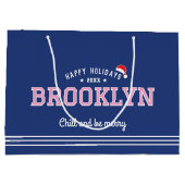 Kerstman Hoed Naam Typografie Marine Roze Rood Groot Cadeauzakje (Achterkant)