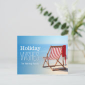 Kerstman hoed op een ligstoel. Kerst op de Feestdagenkaart (Staand voorkant)