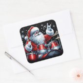 Kerstman houdt kerst in leven met drums vierkante sticker (Envelop)