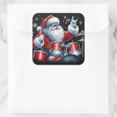 Kerstman houdt kerst in leven met drums vierkante sticker (Tas)