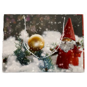 Kerstman in de sneeuw groot cadeauzakje (Voorkant)