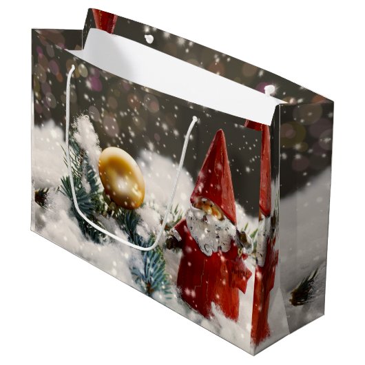 Kerstman in de sneeuw groot cadeauzakje (Voorkant Gekanteld)