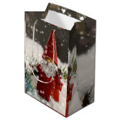 Kerstman in de sneeuw medium cadeauzakje (Voorkant Gekanteld)