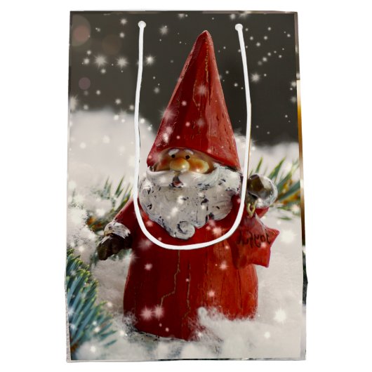 Kerstman in de sneeuw medium cadeauzakje (Achterkant)