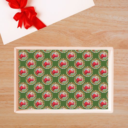 Kerstman in een papier met schitterende taart