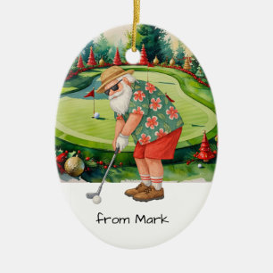 Kerstman is aan het golfen op een golfbaan achterg keramisch ornament