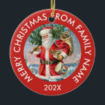 kerstman keramisch ornament<br><div class="desc">Sinterklaas met evergreens en kerstcadeautjes en aanpasbare groene typografie. Vrolijk kerstfeest van de familienaam en het jaar.</div>