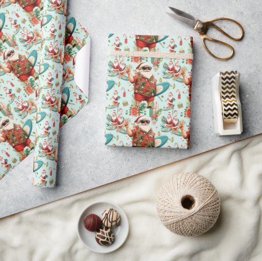 Kerstman Kerstmis in juli op het strand surfer Cadeaupapier (Crafts)