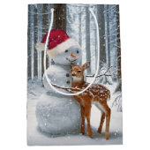 Kerstman knuffelt een fawn medium cadeauzakje (Voorkant)