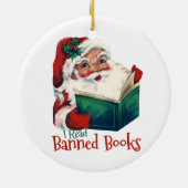 Kerstman leest verboden boeken keramisch ornament (Achterkant)