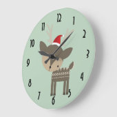 Kerstman met een rode kerstman met een hoge rek grote klok (Hoek)