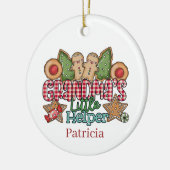 Kerstman Oma's helper voegt naambericht toe Keramisch Ornament (Links)