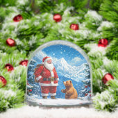Kerstman ontmoet vriendelijk Beer in Snowy Mountai Sneeuwbol (Kerstmis)