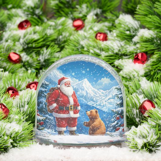 Kerstman ontmoet vriendelijk Beer in Snowy Mountai Sneeuwbol (Kerstmis)