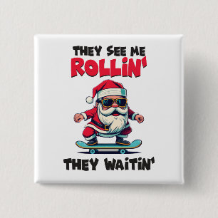 Kerstman op skateboard vierkante button 5,1 cm