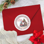 kerstman | Red Truck Christmas Circle retouradres Ronde Sticker<br><div class="desc">Leuke waterverf santa en  look rode vrachtwagen "Vrolijk kerstfeest" cirkelvormige retour adres envelop of pakketzegel. Het ontwerp heeft een lichtgrijze waterverf achtergrond op de buitenranden van de cirkel als achtergrond voor sneeuwval. Personaliseer eenvoudig met uw groet,  naam of familienaam en retouradres,  plaats,  staat en postcode.</div>