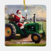 Kerstman Rijden een groene tractor Keramisch Ornament (Voorkant)