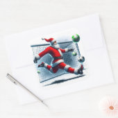 Kerstman scoort een doelpunt tijdens het spelen va vierkante sticker (Envelop)