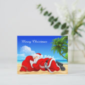 Kerstman slapen op het strand feestdagenkaart (Staand voorkant)
