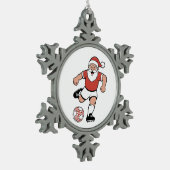Kerstman speelt voetbal Kerstspeler Sport  Tin Sneeuwvlok Ornament (Links)