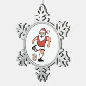 Kerstman speelt voetbal Kerstspeler Sport  Tin Sneeuwvlok Ornament (Rechts)