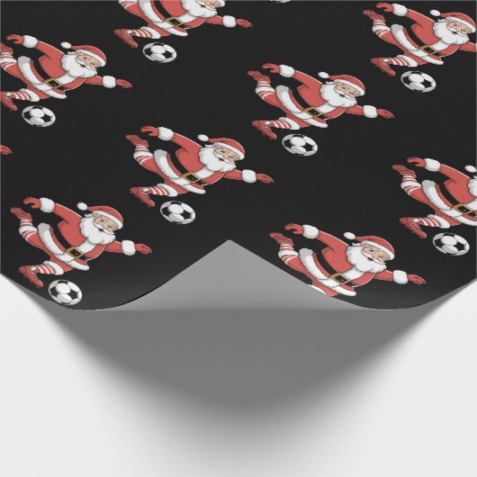 Kerstman speelt voetbal kerstsport cadeaupapier (Hoek)