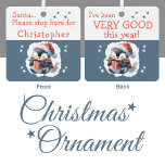 Kerstman stop hier naam schattige pinguïn grijs metalen ornament<br><div class="desc">Maak uw vakantiewens glashelder met dit schattige gepersonaliseerde kerstornament! Op de voorkant staat: "Santa, stop hier alsjeblieft voor [Name]" in speelse letters, perfect voor kleintjes die de aandacht van de kerstman willen trekken. Draai het om en je zult zien: "Ik ben dit jaar heel goed geweest" - een zoete herinnering...</div>