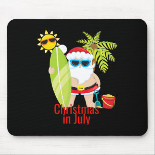 Kerstman surfer Kerstmis in juli op het strand Muismat
