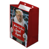 Kerstman Trump: "Maak kerst weer geweldig" Medium Cadeauzakje (Achterkant Gekanteld)